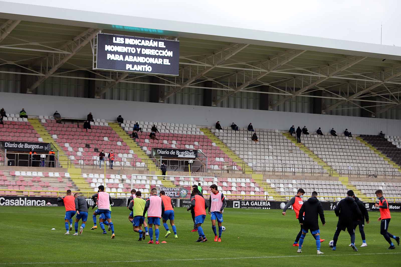 Alrededor de 800 personas vieron el encuentro entre el Burgos C. F. y el Sporting B.