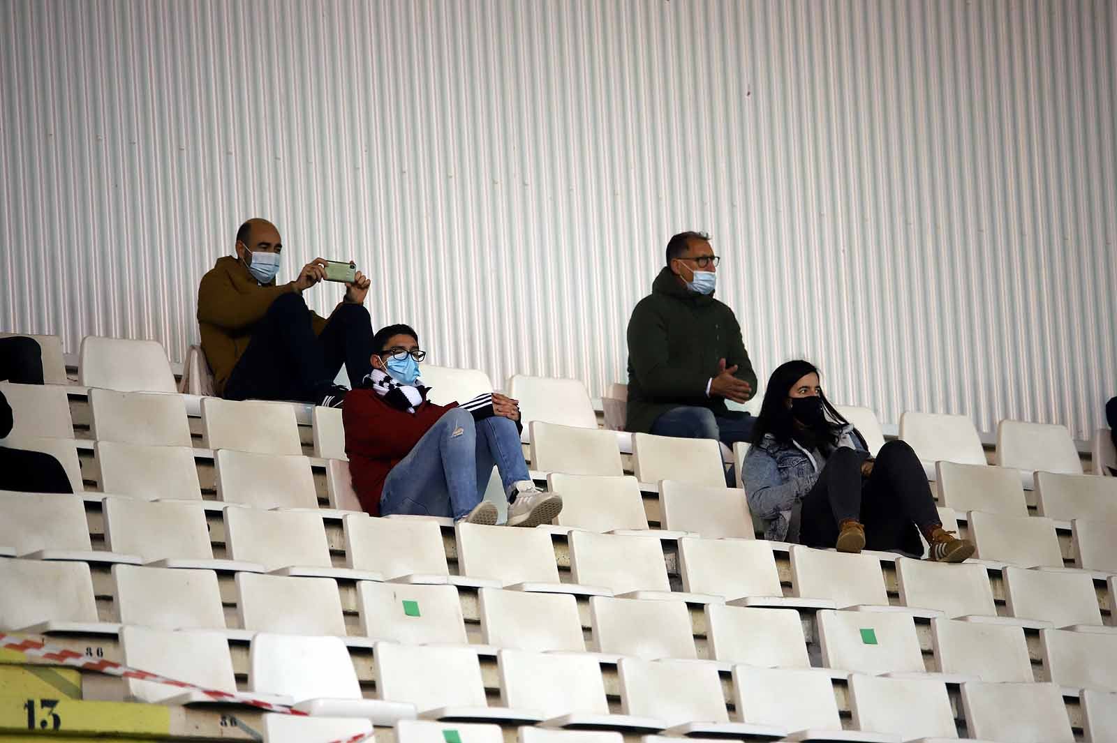 Alrededor de 800 personas vieron el encuentro entre el Burgos C. F. y el Sporting B.