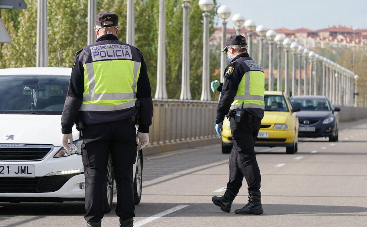 La Policía Nacional realiza un control de movllidad en los accesos a Salamanca capital. 