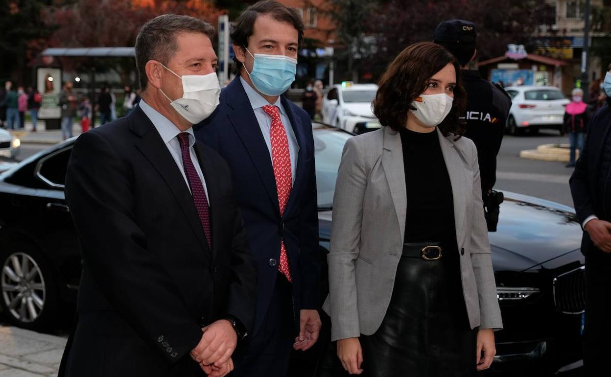 Emiliano García-Page, Alfonso Fernández Mañueco e Isabel Diaz Ayuso, esta tarde en Ávila.