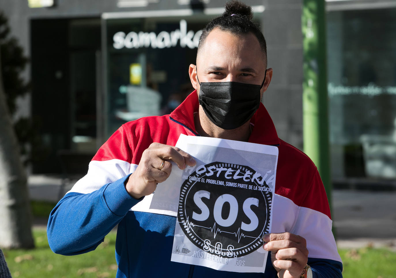 Fotos: Trabajadores y empresarios de la hostelería burgalesa protestan en la calle por la falta de apoyo al sector