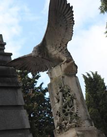 Imagen secundaria 2 - Panteones e imágenes en el cementerio de Burgos. 