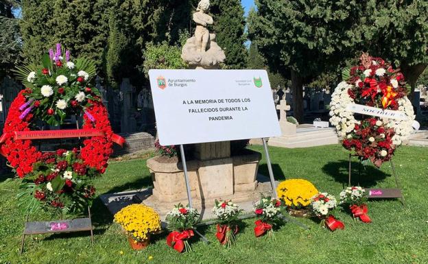 Burgos rinde homenaje a los fallecidos durante la pandemia de covid con un placa en el cementerio