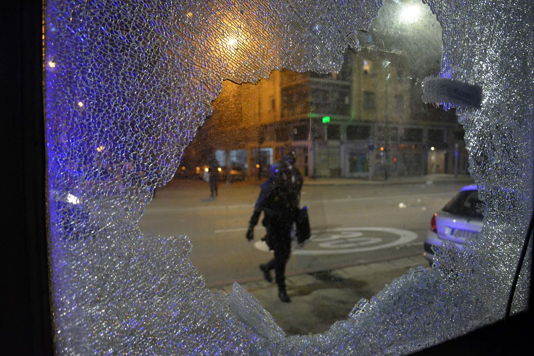 Fotos: La concentración contra las medidas anti covid acaba en batalla campal en Gamonal