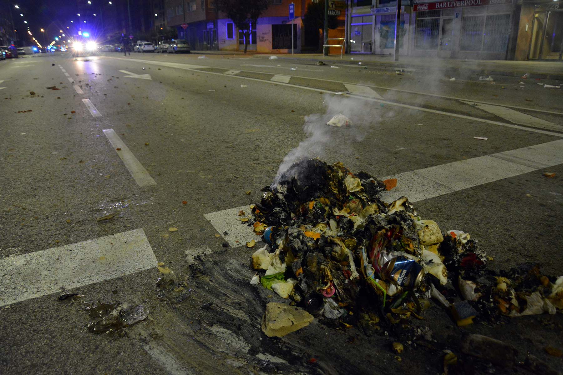 Fotos: La concentración contra las medidas anti covid acaba en batalla campal en Gamonal