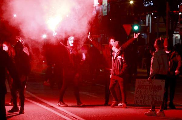 Fotos: La concentración contra las medidas anti covid acaba en batalla campal en Gamonal