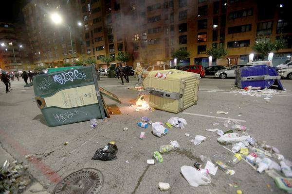 Fotos: La concentración contra las medidas anti covid acaba en batalla campal en Gamonal