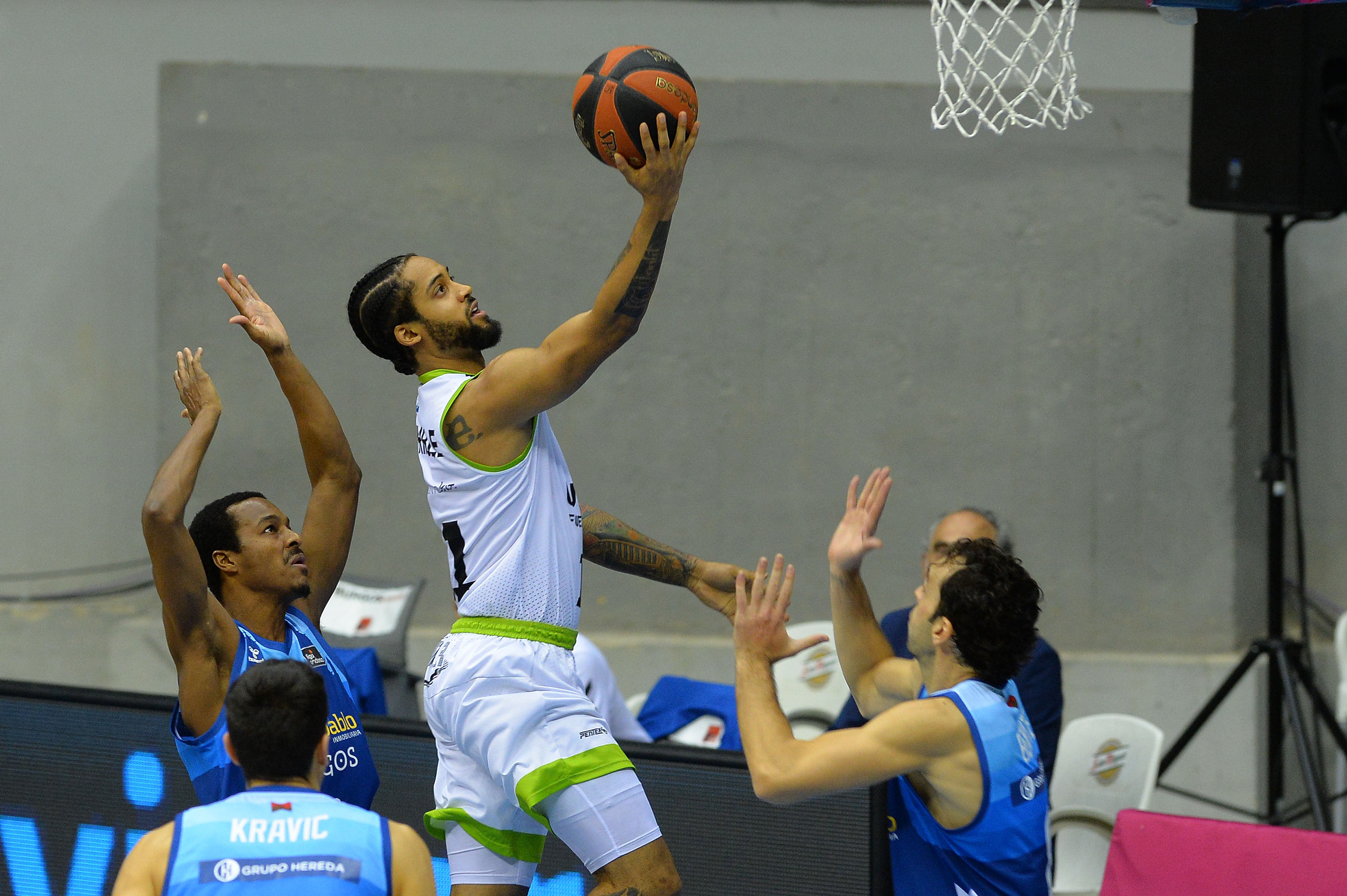 Fotos: El Hereda San Pablo cae ante Fuenlabrada en un partido plagado de bajas