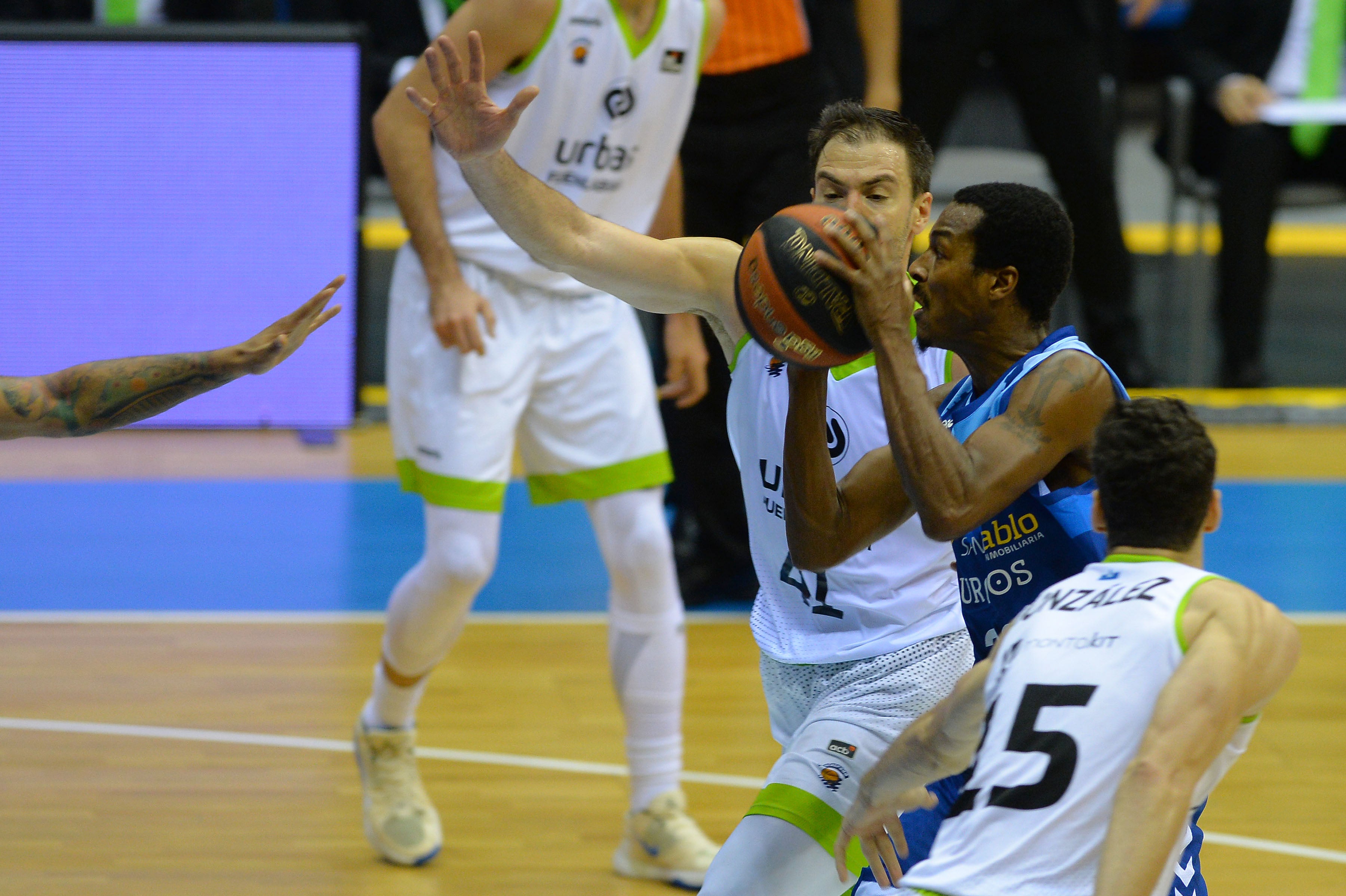 Fotos: El Hereda San Pablo cae ante Fuenlabrada en un partido plagado de bajas