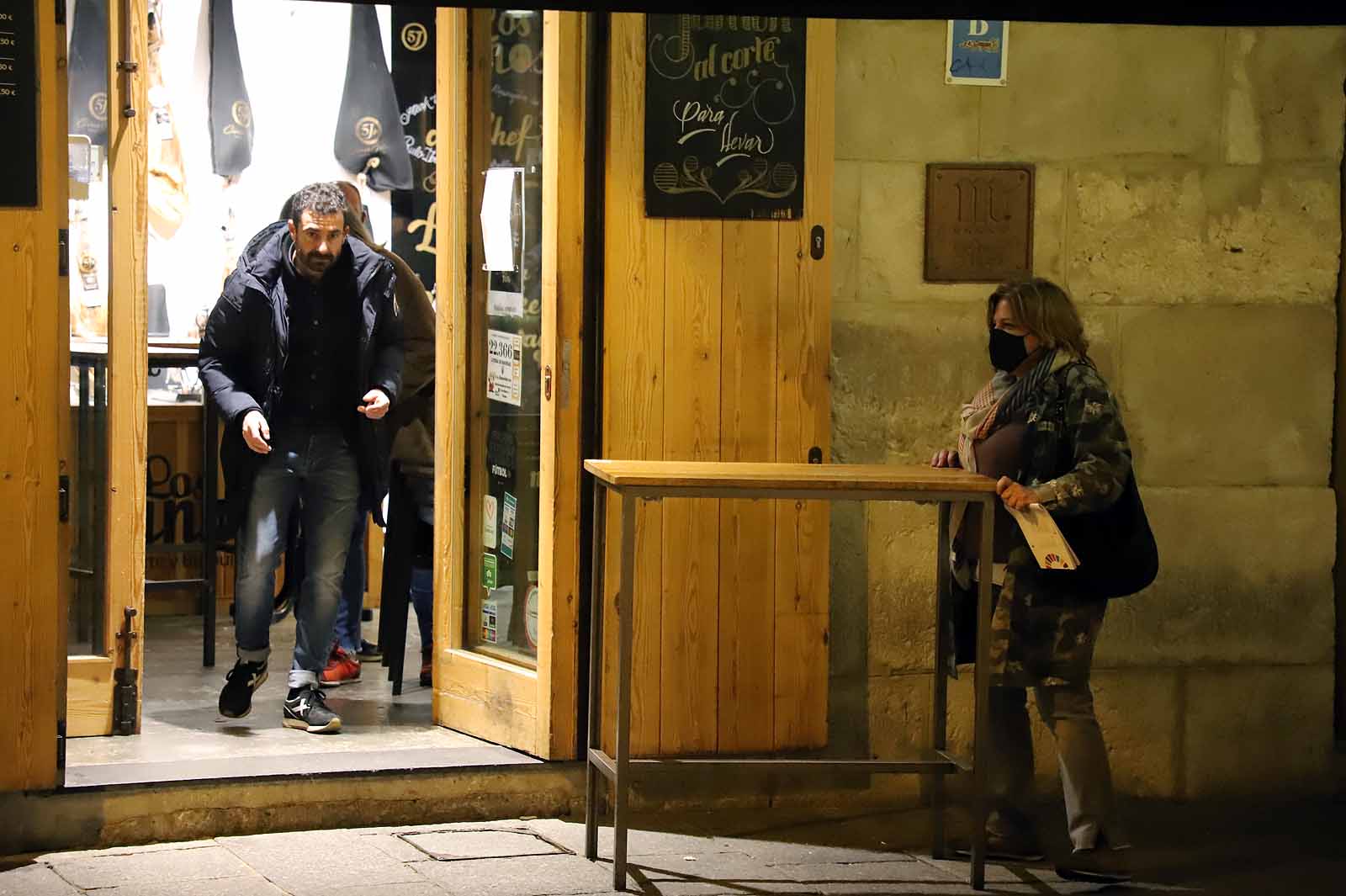 Fotos: La hostelería burgalesa echa la persiana durante al menos dos semanas