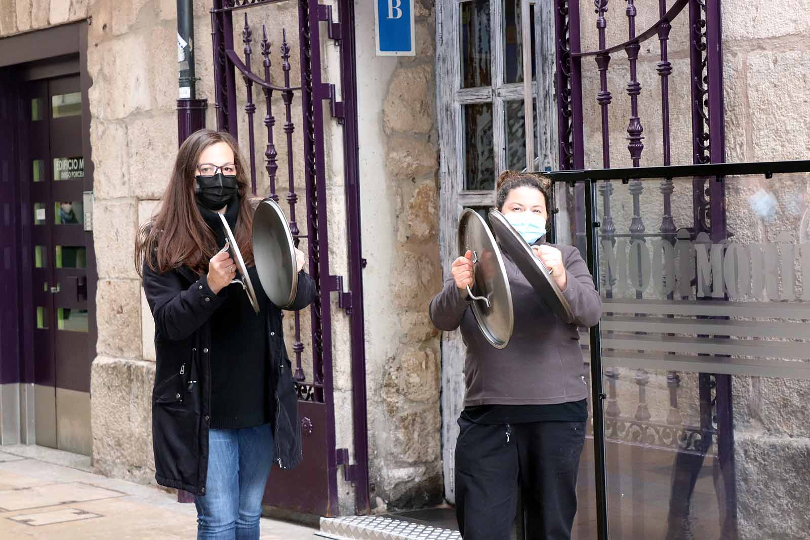 Fotos: La hostelería saca a la calle sus cacerolas para protestar por el cierre del sector