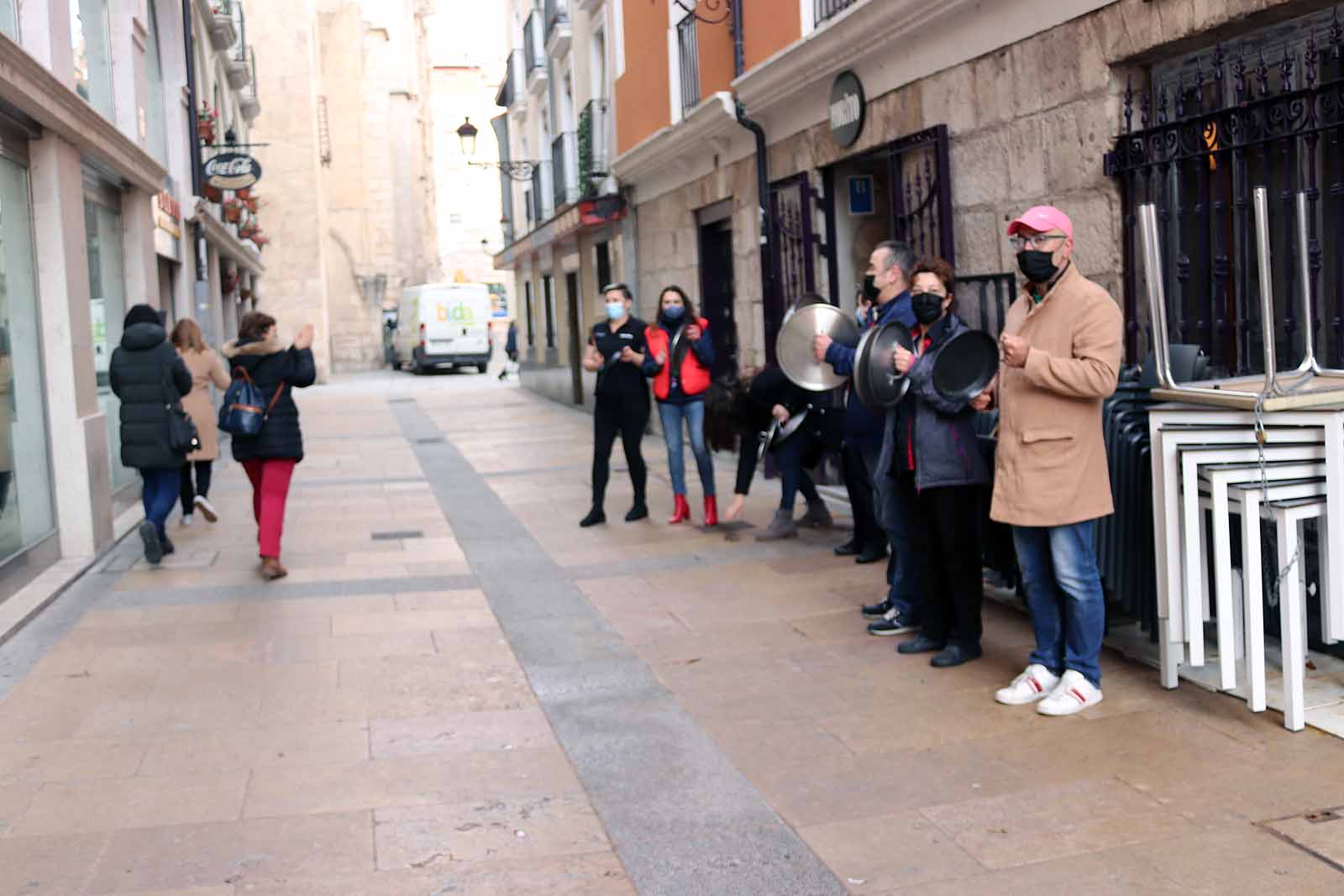 Fotos: La hostelería saca a la calle sus cacerolas para protestar por el cierre del sector