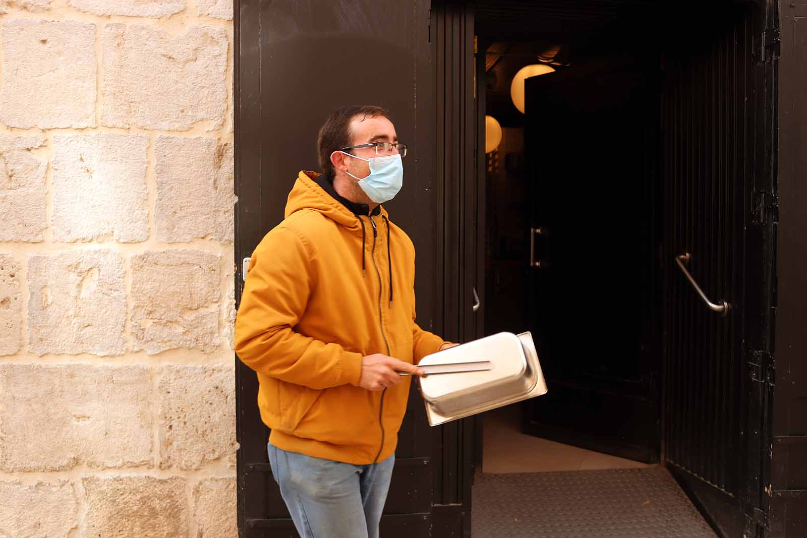 Fotos: La hostelería saca a la calle sus cacerolas para protestar por el cierre del sector