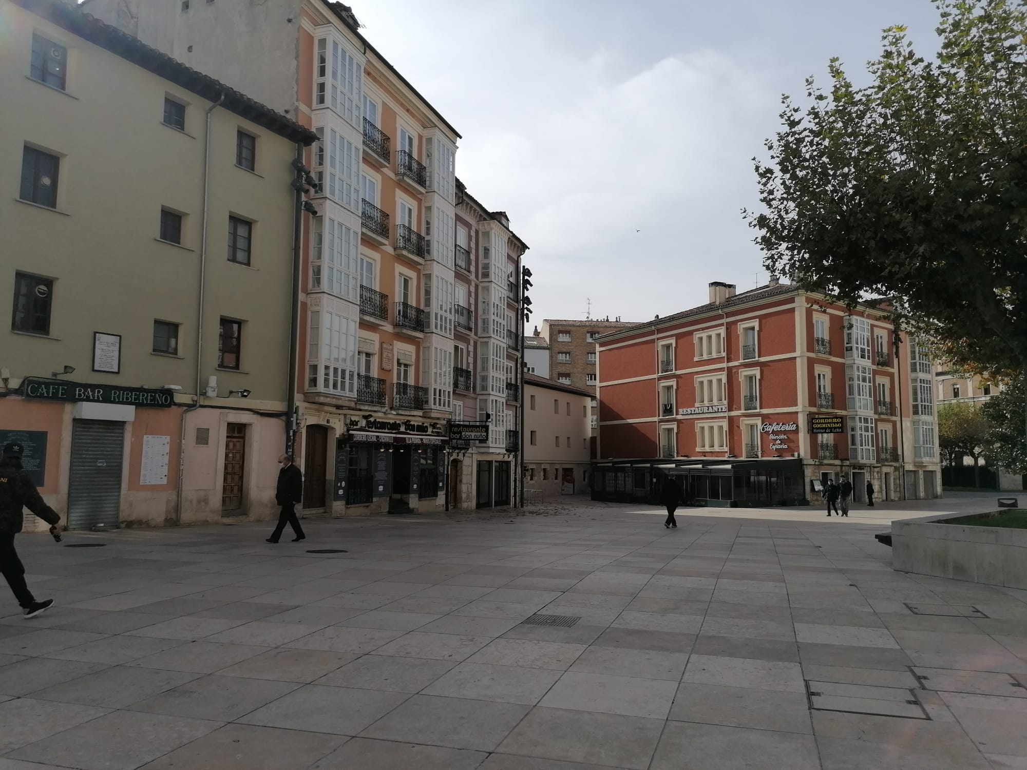 Fotos: El cierre de la hostelería deja vacíos en las calles y comandas para llevar