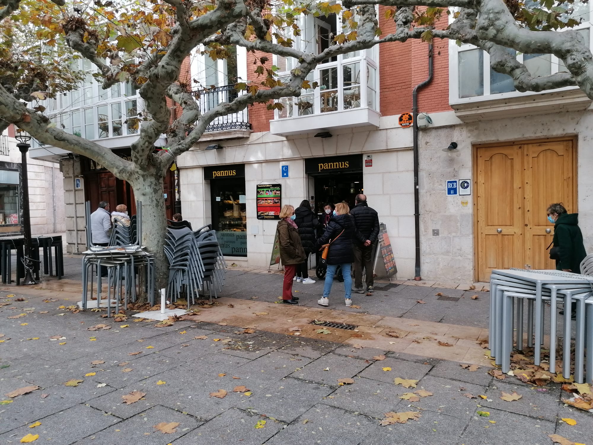 Fotos: El cierre de la hostelería deja vacíos en las calles y comandas para llevar