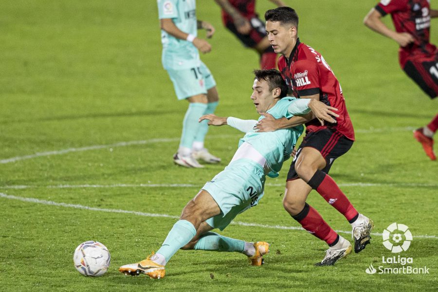 Fotos: El Mirandés se lleva la victoria ante el Sporting