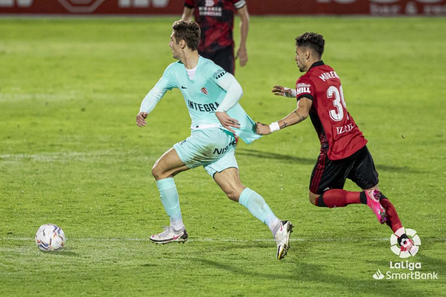 Fotos: El Mirandés se lleva la victoria ante el Sporting