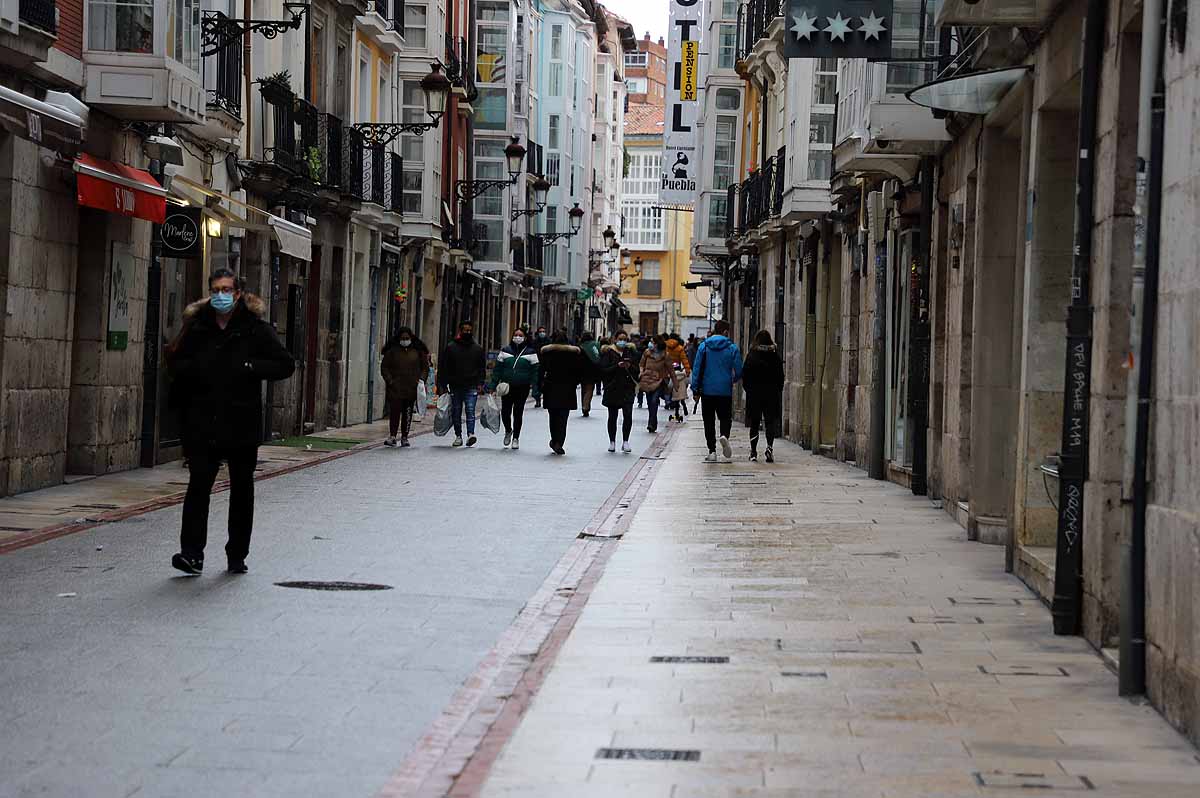 Fotos: Las compras y los paseos de mañana llegan las calles de Burgos un sábado sin hostelería