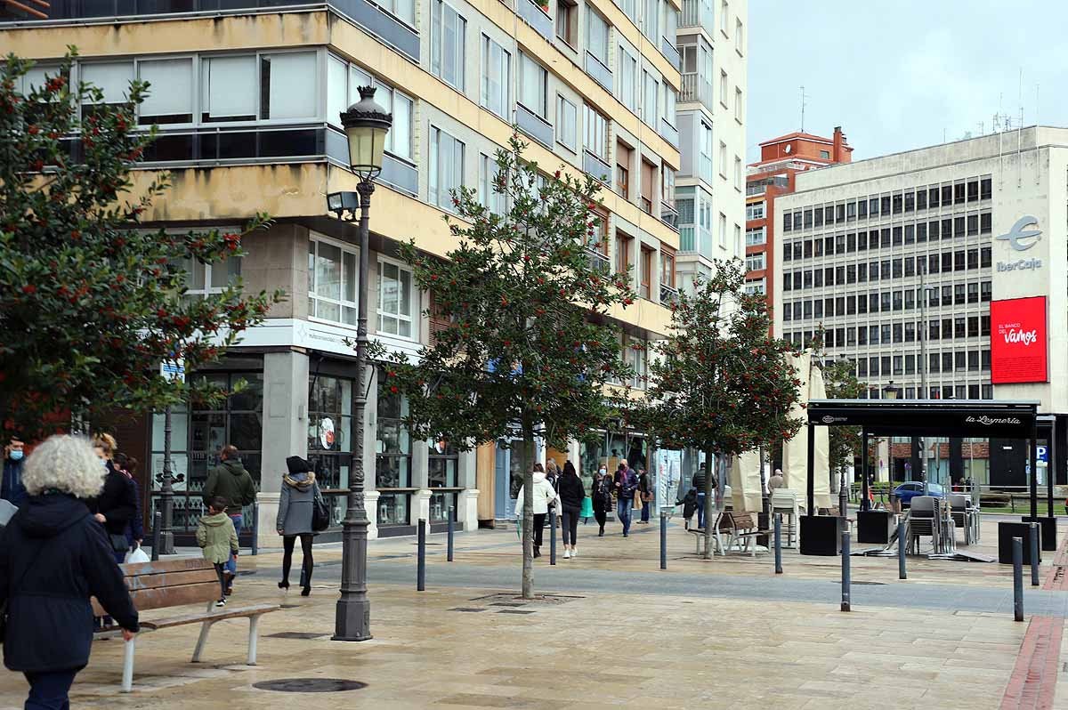 Fotos: Las compras y los paseos de mañana llegan las calles de Burgos un sábado sin hostelería