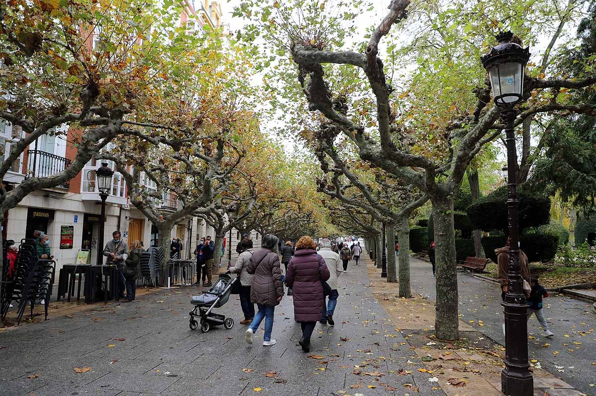 Fotos: Las compras y los paseos de mañana llegan las calles de Burgos un sábado sin hostelería