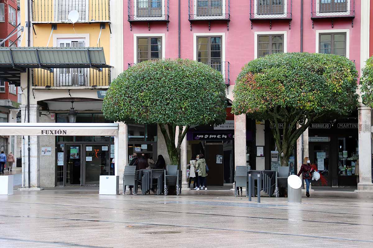 Fotos: Las compras y los paseos de mañana llegan las calles de Burgos un sábado sin hostelería