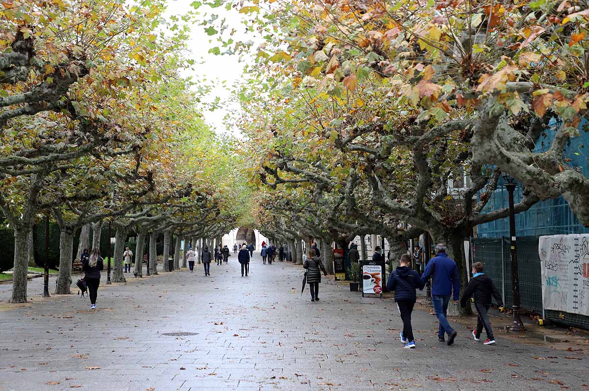 Fotos: Las compras y los paseos de mañana llegan las calles de Burgos un sábado sin hostelería