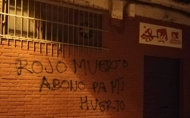 Pintadas en la fachada del Partido Comunista e IU en Burgos.