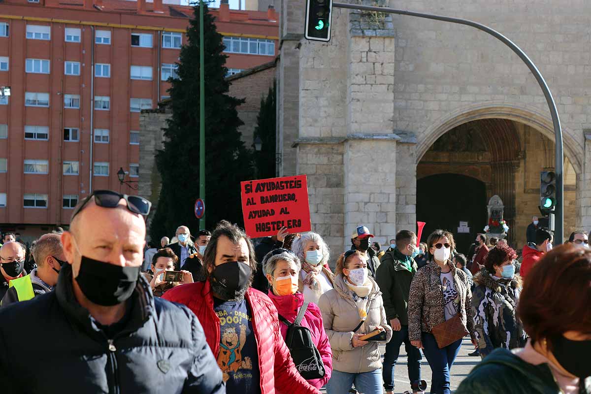 Fotos: La hostelería muestra su indignación por las calles de Burgos