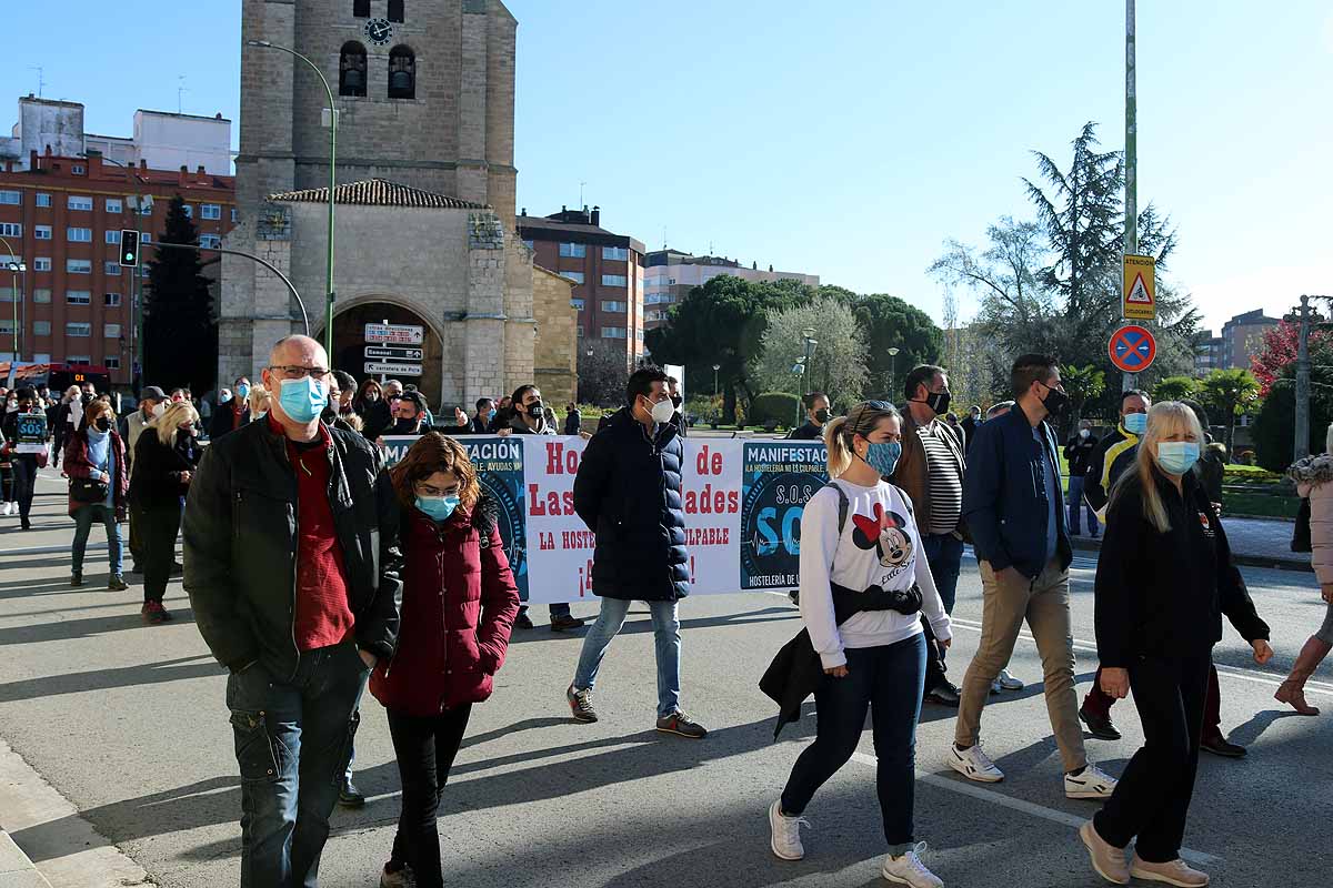 Fotos: La hostelería muestra su indignación por las calles de Burgos