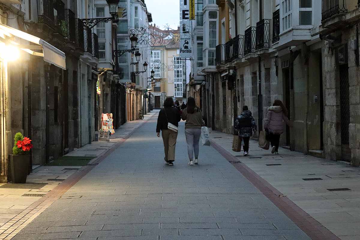 Fotos: Los burgaleses asumen las nuevas restricciones entre la comprensión y el desconcierto