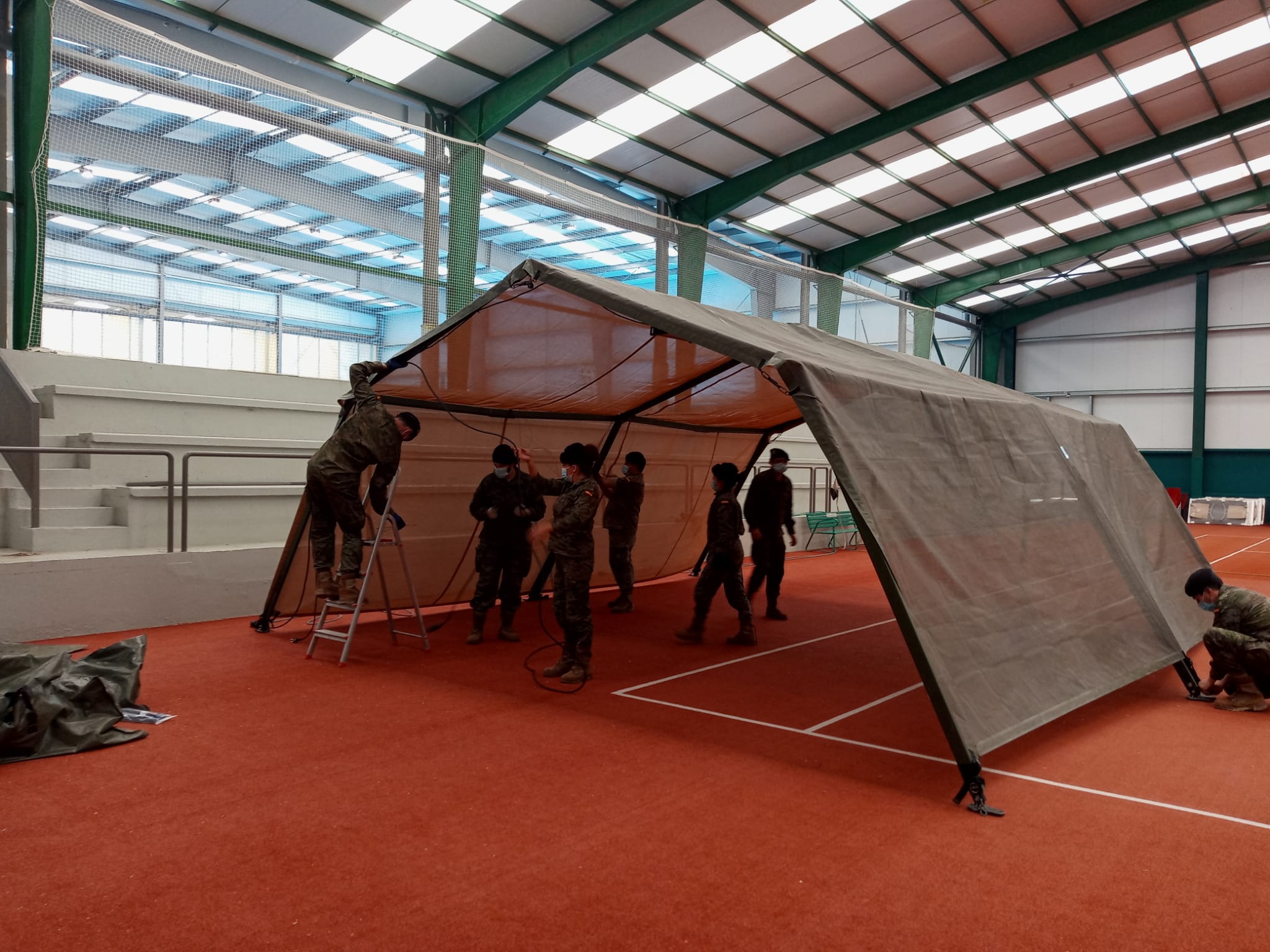 Fotos: Las pistas de tenis de El Plantío acogen las carpas del cribado en Burgos