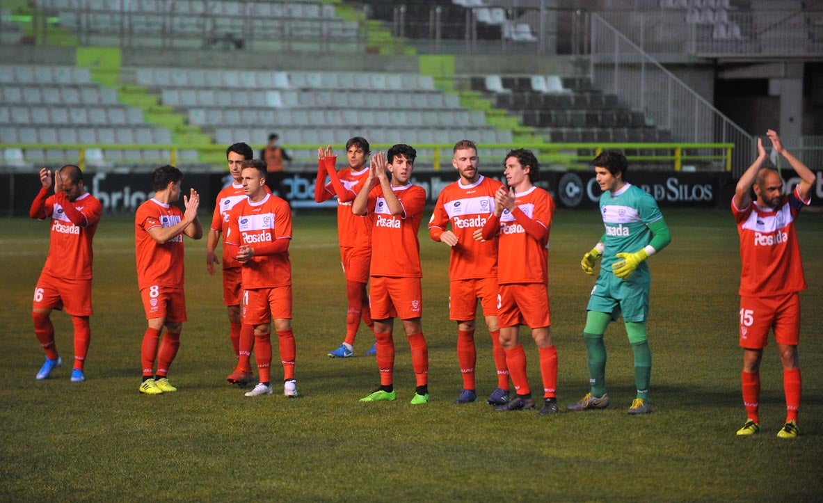 Fotos: El Burgos CF logra la segunda plaza tras vencer al Marino de Luanco (2-0)