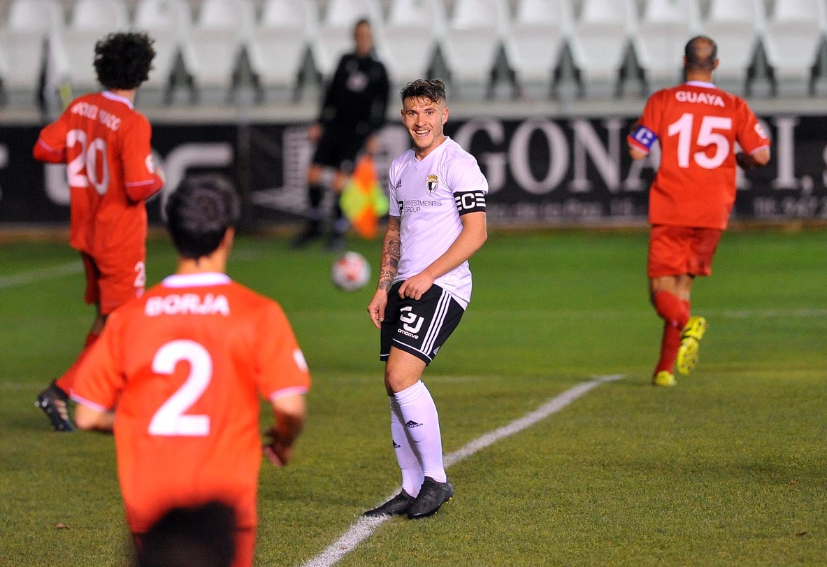 Fotos: El Burgos CF logra la segunda plaza tras vencer al Marino de Luanco (2-0)