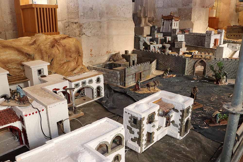Fotos: El Belén de la Catedral de Burgos se prepara para una edición en reducido por la covid-19