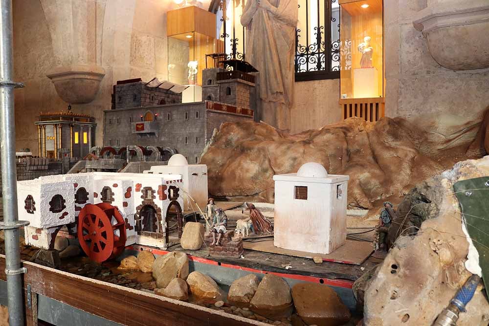 Fotos: El Belén de la Catedral de Burgos se prepara para una edición en reducido por la covid-19