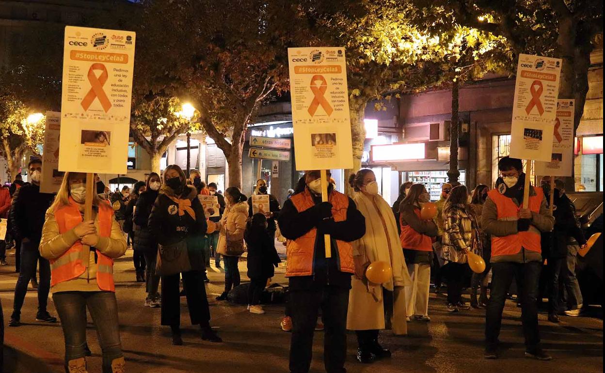 Imagen de la concentración frente a la Subelegación del Gobierno.