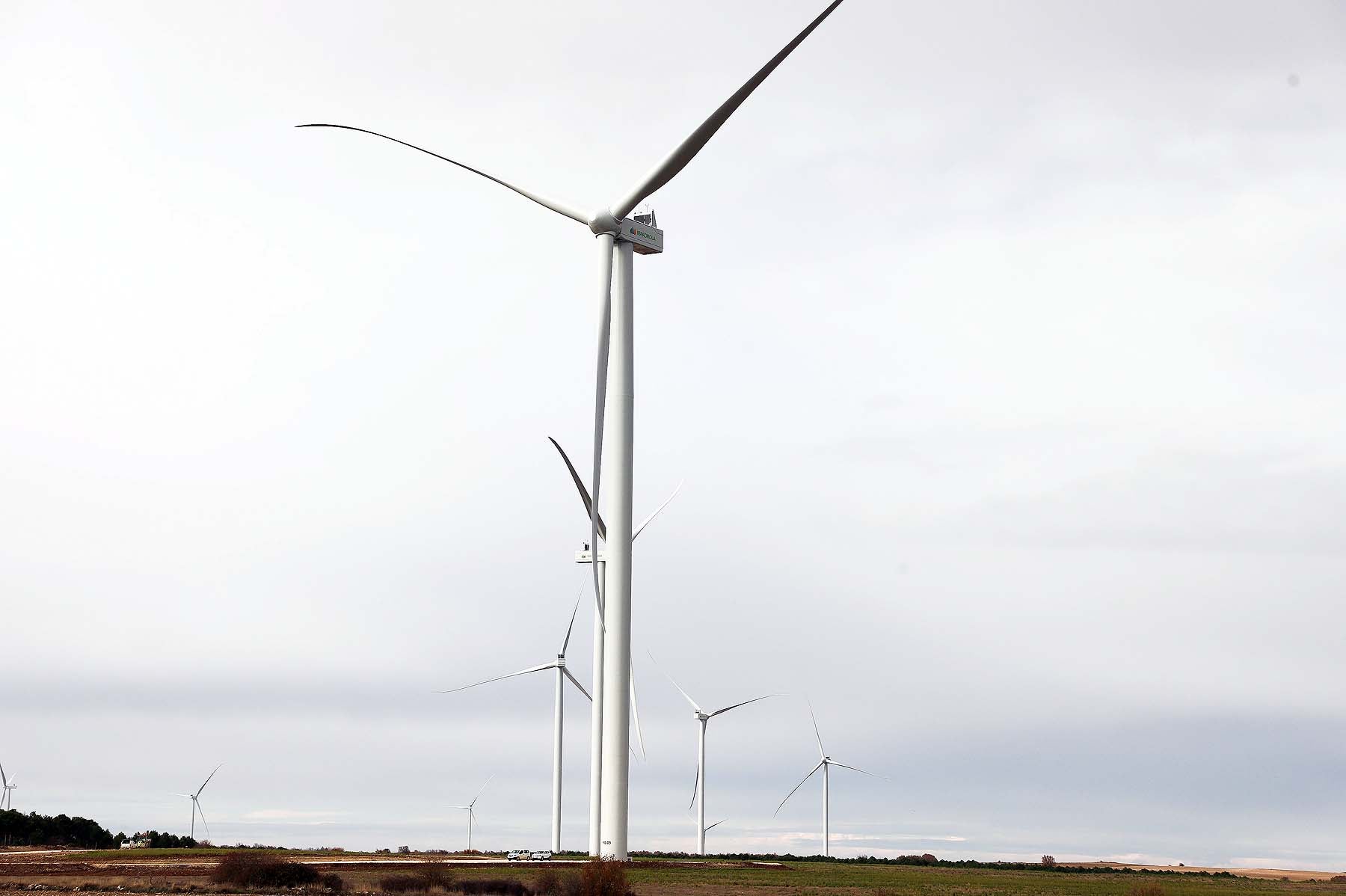 Fotos: Los aerogeneradores s más potentes de España ya miran al cielo burgalés