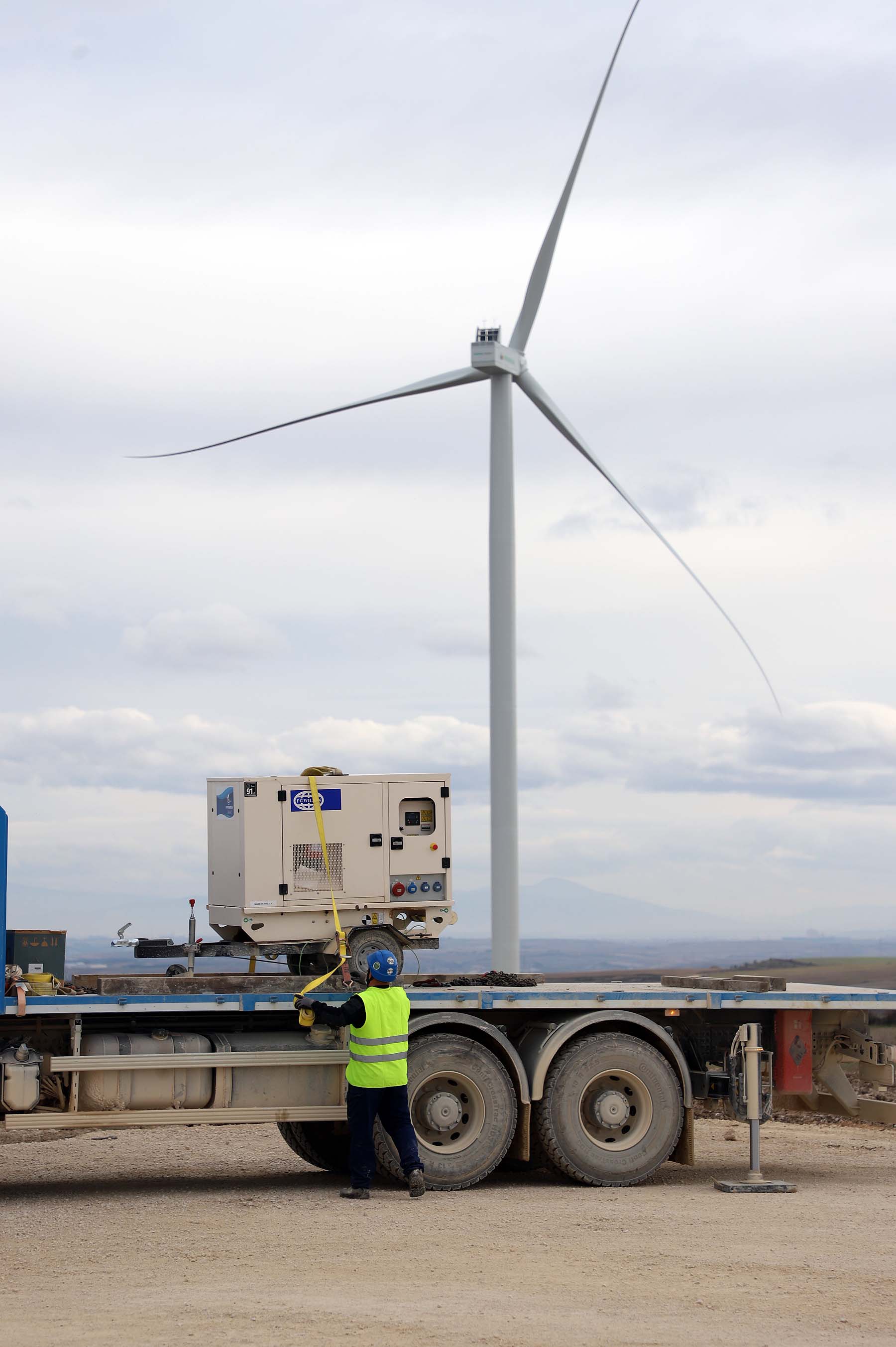 Fotos: Los aerogeneradores s más potentes de España ya miran al cielo burgalés