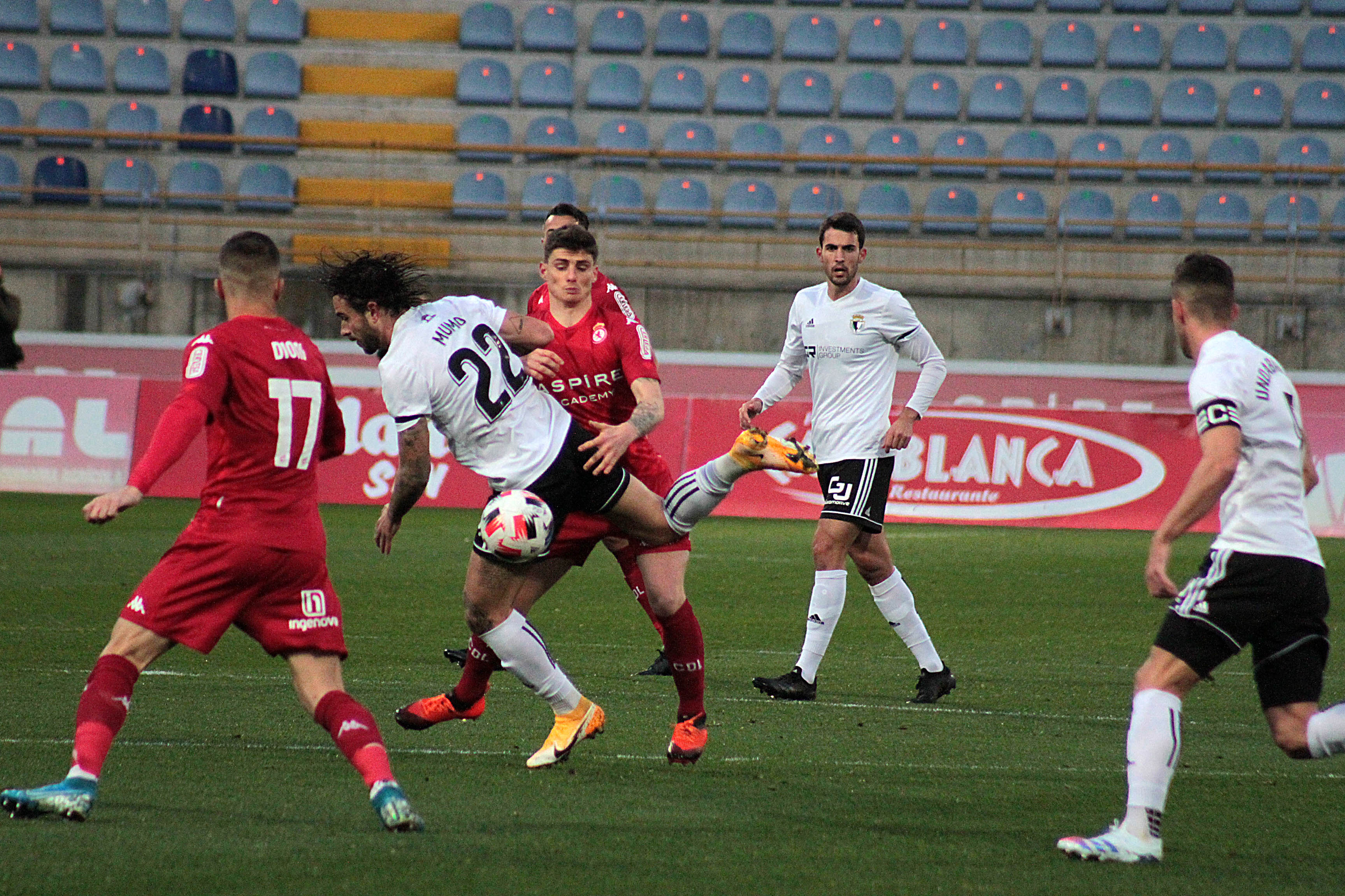 Fotos: El Burgos CF no puede pasar del empate en el Reino de León