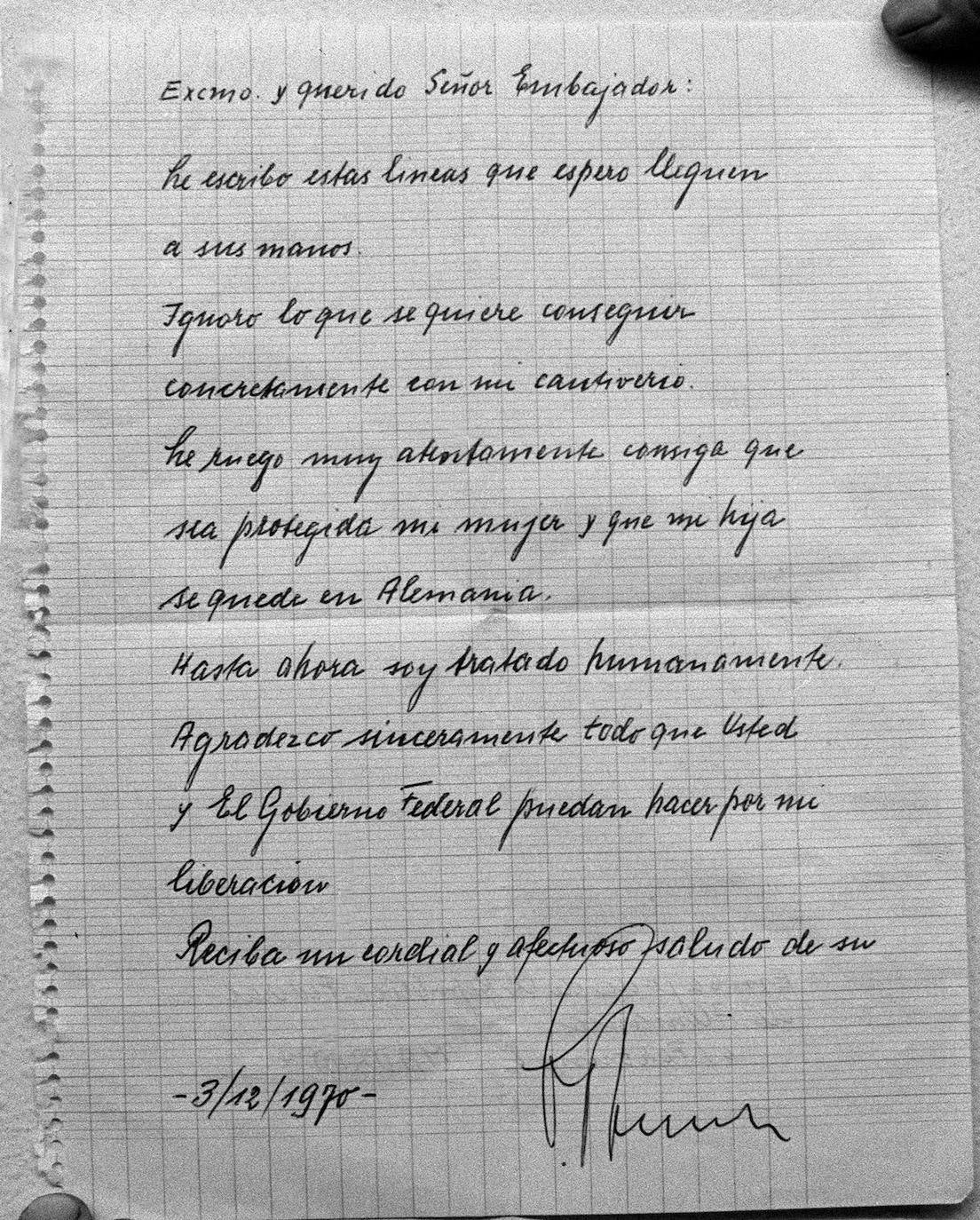 Reproducción de la carta de Eugenio Beihl, cónsul honorario de Alemania en San Sebastián, al embajador federal en Madrid, pidiendo ayuda para su liberación. El secuestro fue perpetrado por la banda terrorista ETA el 1 de diciembre de 1970, en protesta por el 'Proceso de Burgos', según la propia banda. Beihl fue liberado tras 25 días de cautiverio, poniendo fin al primer secuestro de ETA