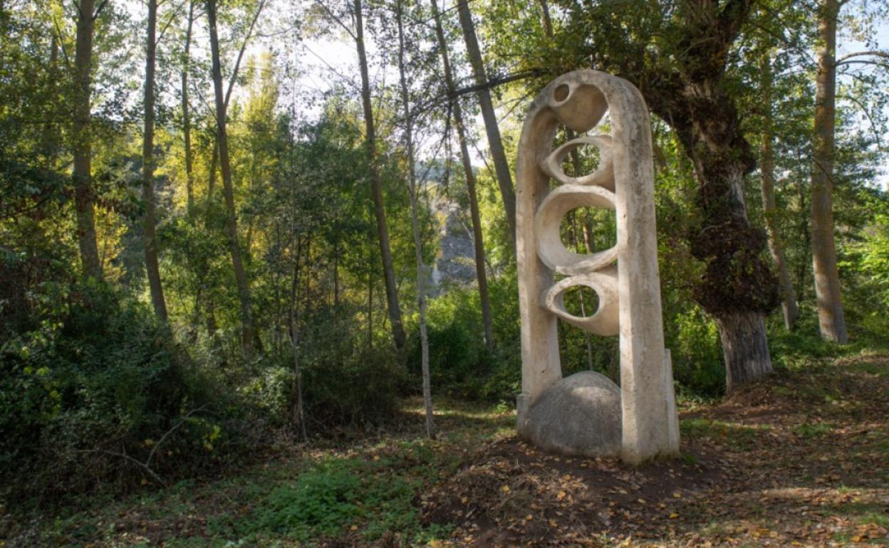 Una de las esculturas instaladas en el Camino Natural. 