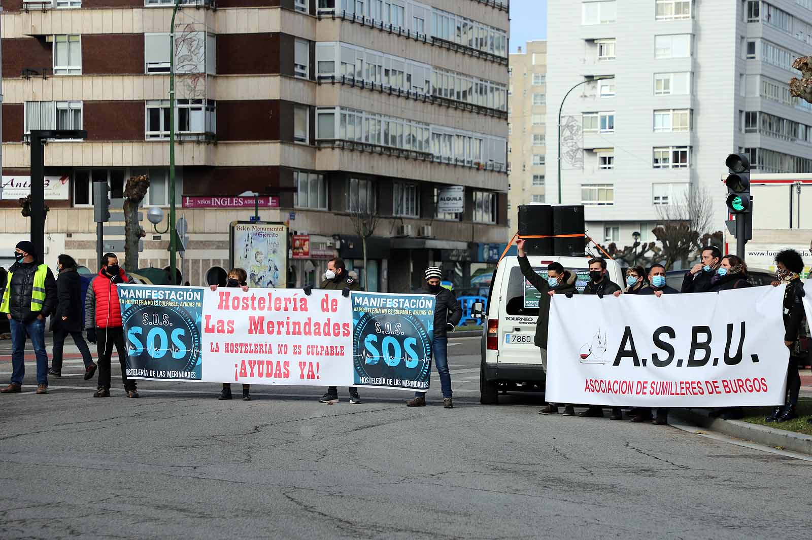 Fotos: Un millar de hosteleros sale a la calle para reclamar la apertura de sus locales