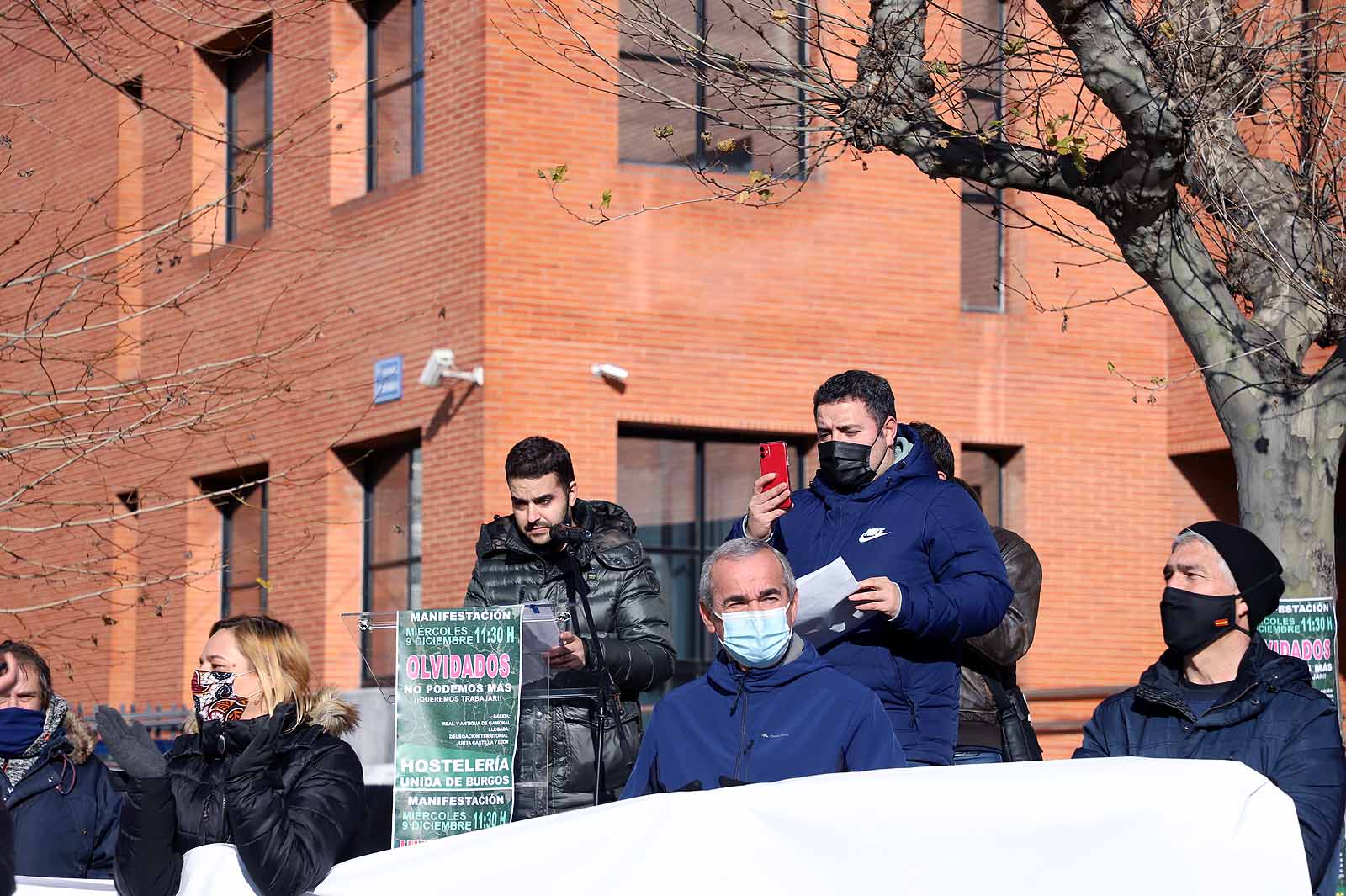 Fotos: Un millar de hosteleros sale a la calle para reclamar la apertura de sus locales