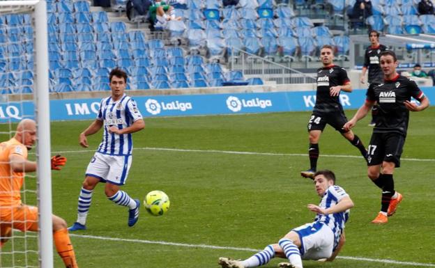 El Eibar baja de las nubes a la Real