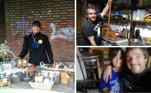 Raquel y Gustavo con algunos de los productos que elaboran de forma artesanal y siguiendo las recetas tradicionales. 