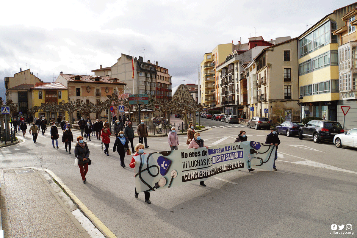 Fotos: Manifestación en Villarcayo en defensa del centro de especialidades