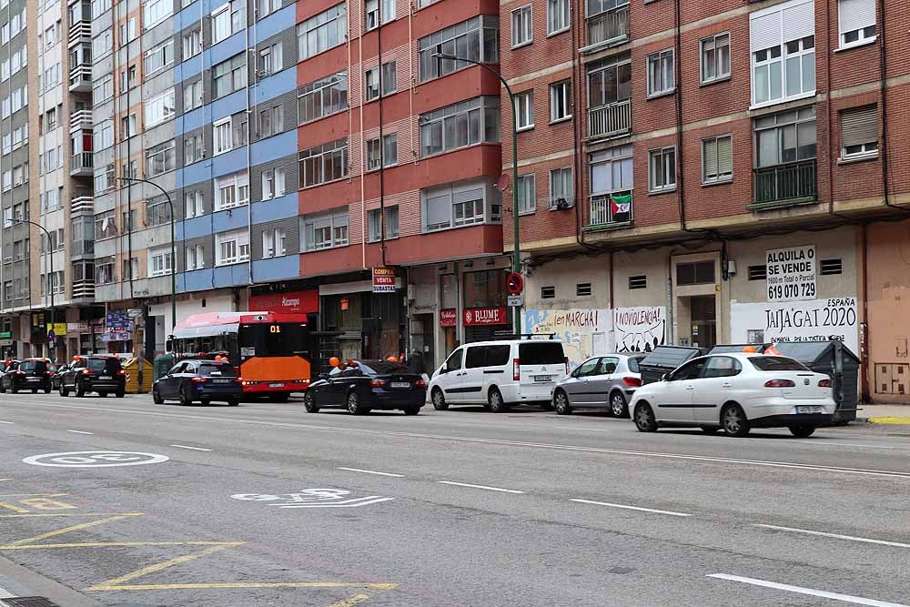 Fotos: Una caravana de coches contra la Ley Celaá recorre las calles de Burgos