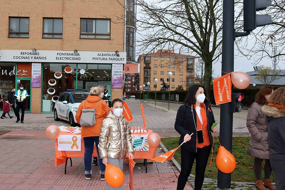 Fotos: Una caravana de coches contra la Ley Celaá recorre las calles de Burgos