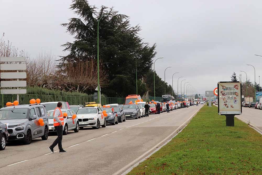 Fotos: Una caravana de coches contra la Ley Celaá recorre las calles de Burgos