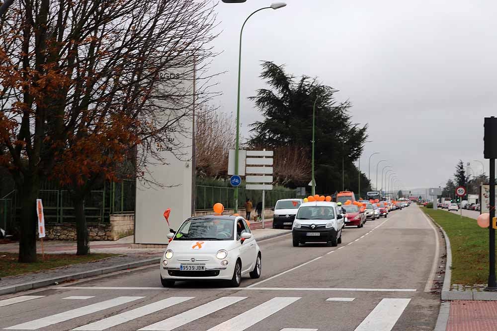 Fotos: Una caravana de coches contra la Ley Celaá recorre las calles de Burgos